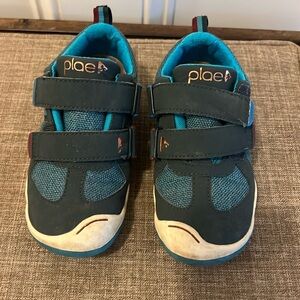 Plae Velcro shoes. Gently used.
